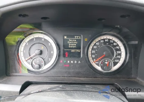 2018 Ram 1500 Express 4X4 6'4 Box z USA, uszkodzony, nr VIN 1C6RR7FG3JS173051